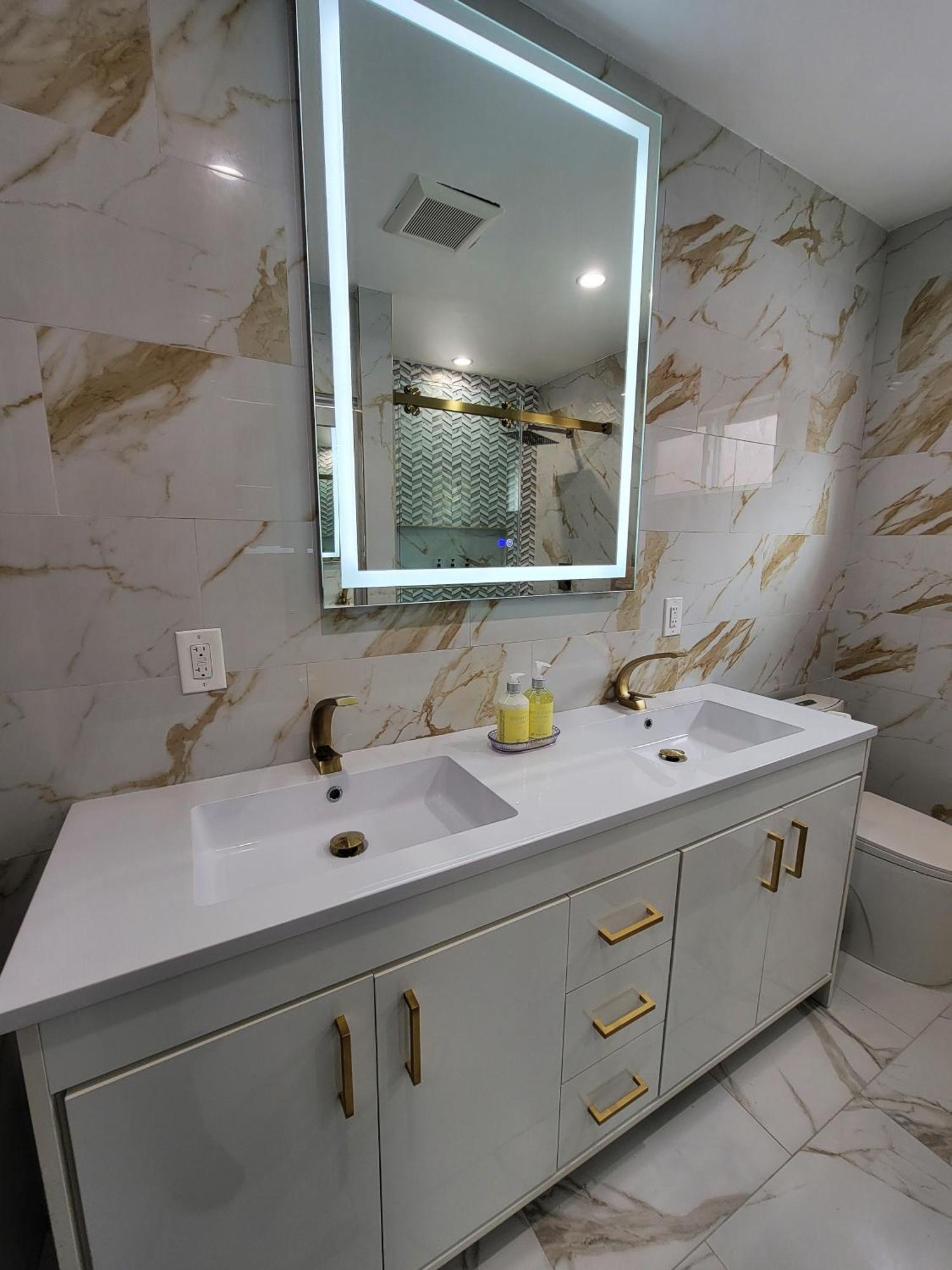 Holiday home Modern Luxury 3 Bedroom Next To La Cienega Plaza With Parking, Wifi, Tv, Bbq 10 Minutes To Rodeo Drive